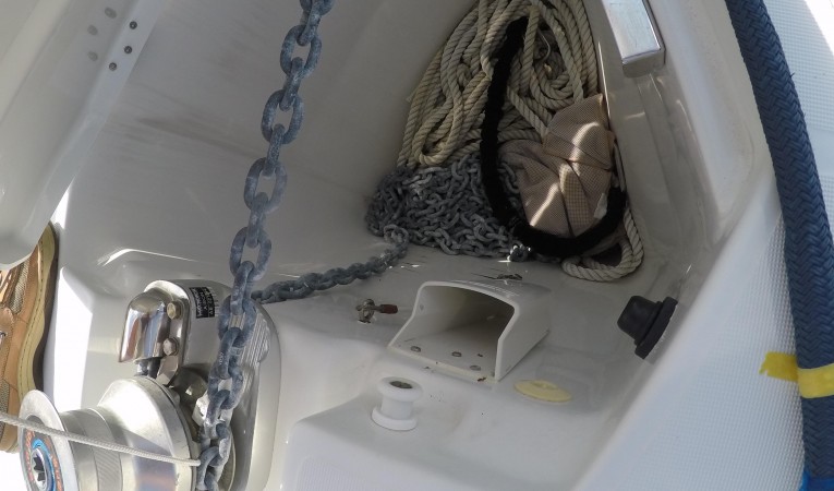 37 Jeanneau anchor locker