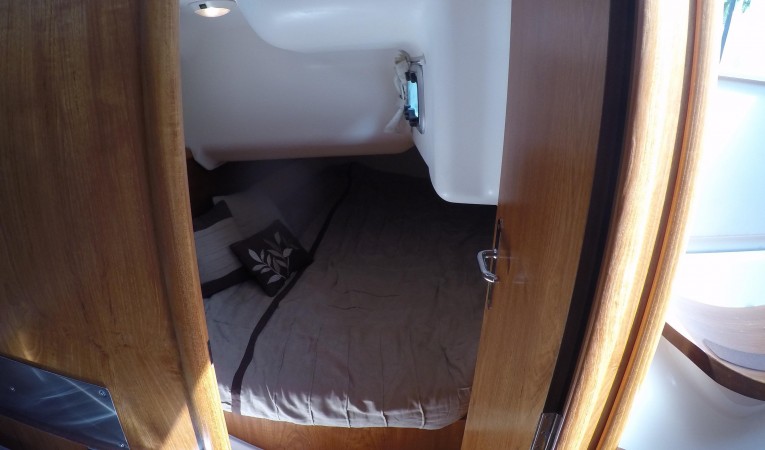 37 Jeanneau Starboard aft birth