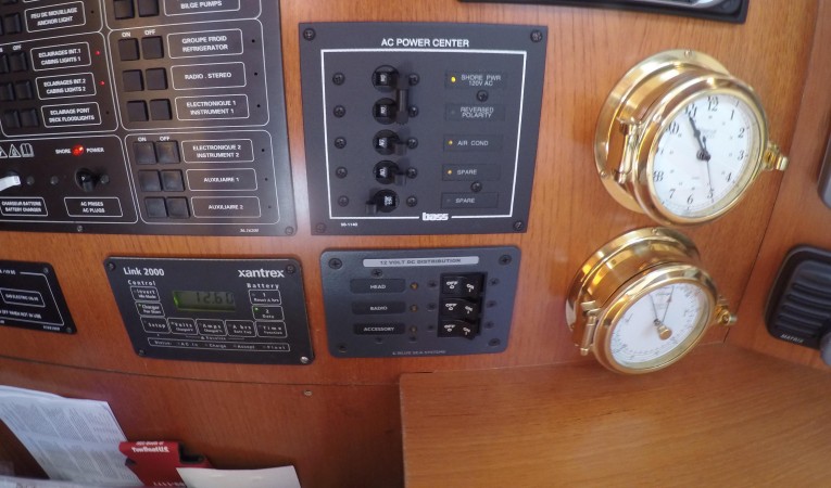 37 Jeanneau Navigation station