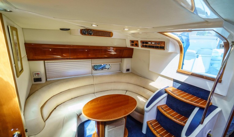 41 Sealine Dinette