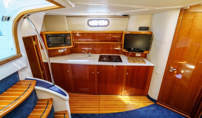 41 Sealine Galley