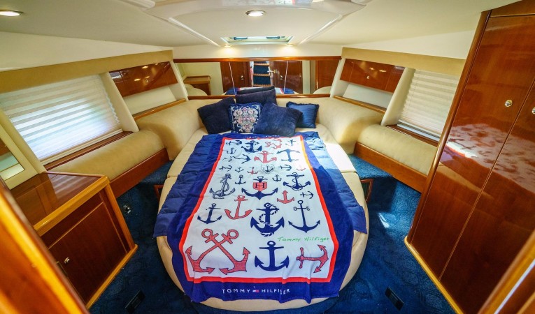 41 Sealine VIP Stateroom