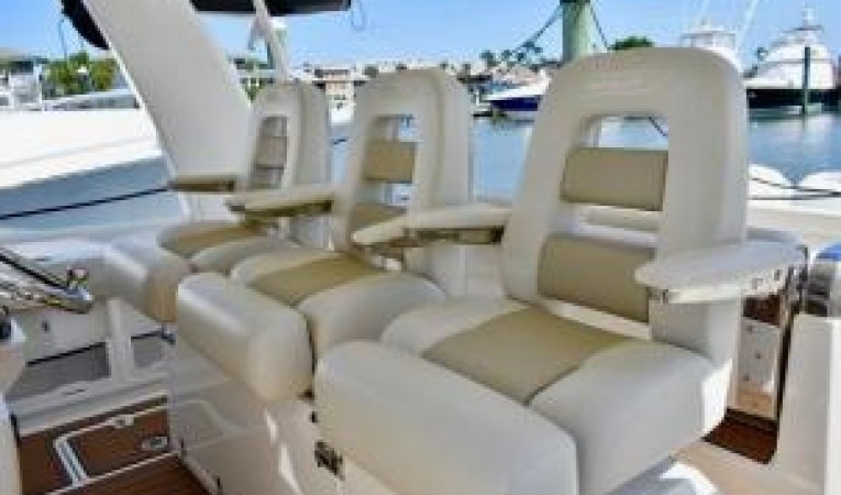 42 Boston Whaler 