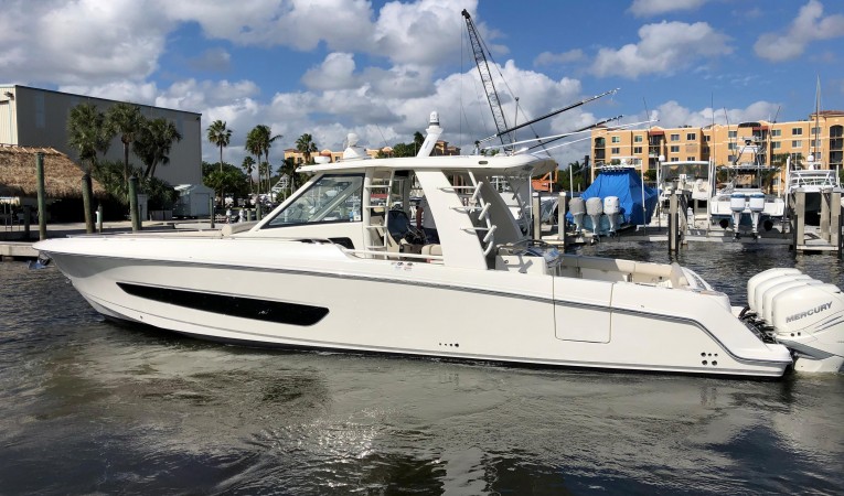42 Boston Whaler 