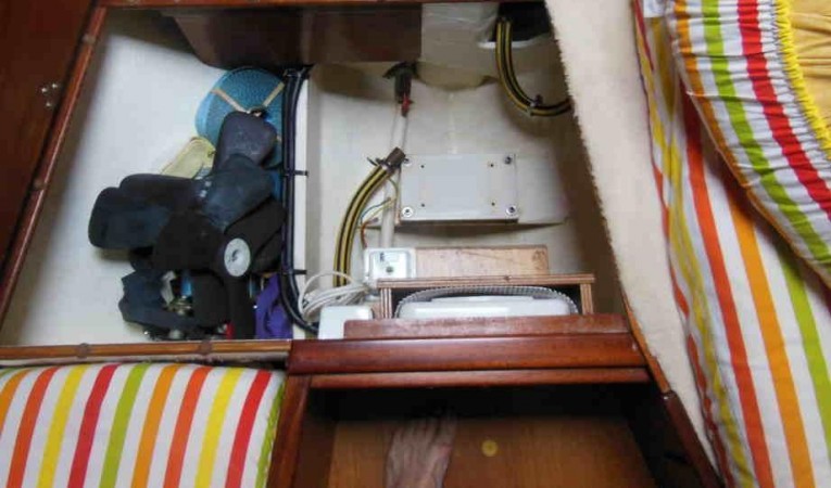 52 Amel Forward Cabin anchor wash-down pump