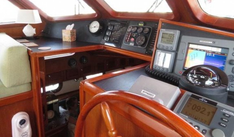 52 Seahorse Pilothouse instruments