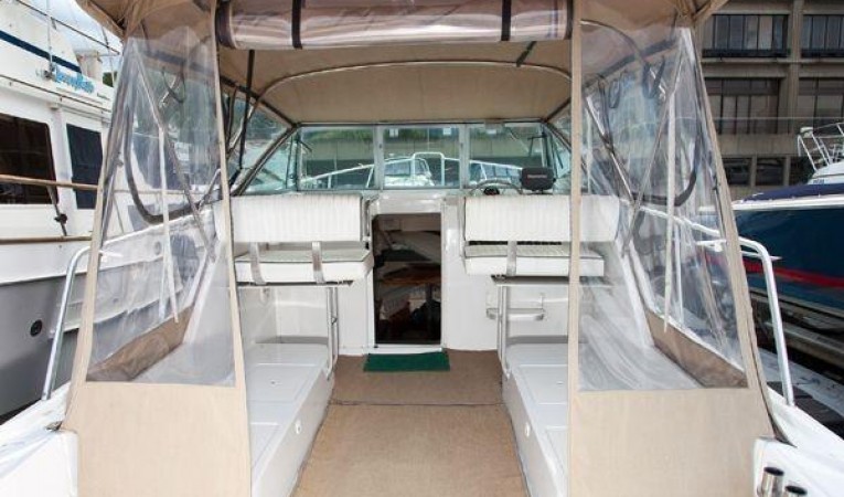 30 Mainship cockpit view forward