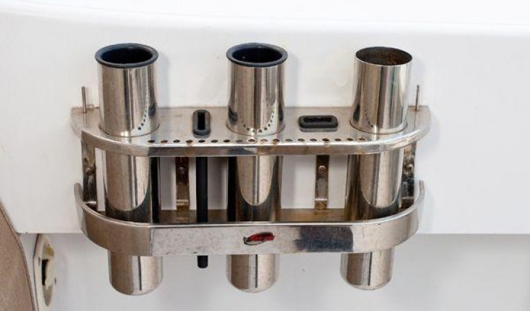 30 Mainship rod holders