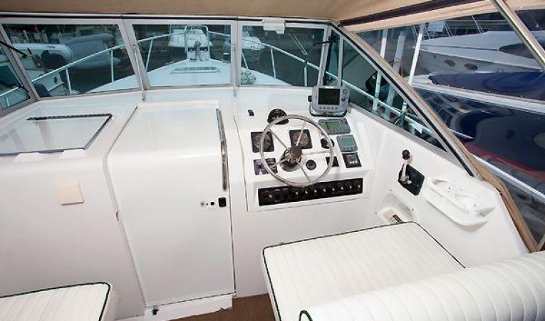 30 Mainship 360 view from helm