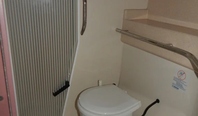 47 Catalina Afgt head & Stall Shower