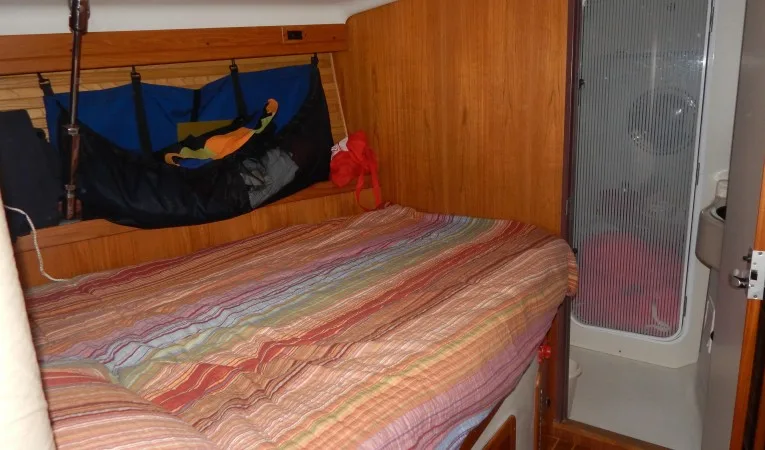 47 Catalina Foirward Cabin-2