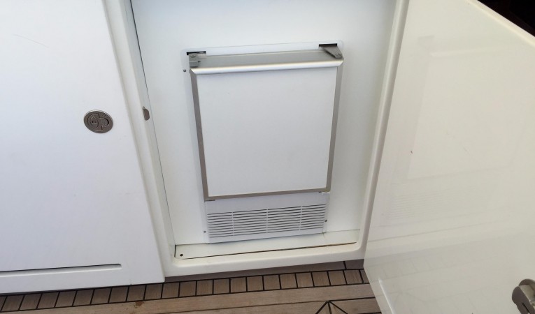 54 Savannah Cockpit Icemaker