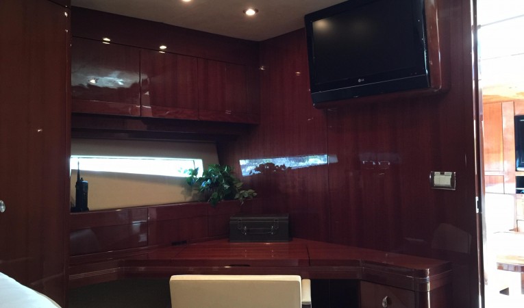 54 Savannah Master Stateroom Office