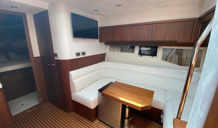 48 Galeon 