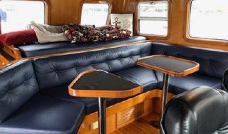 62 Nordhavn Pilothouse Settee