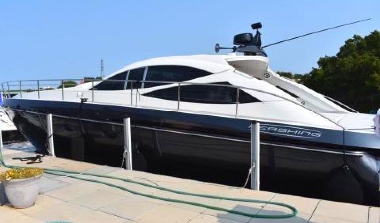 52 Pershing 