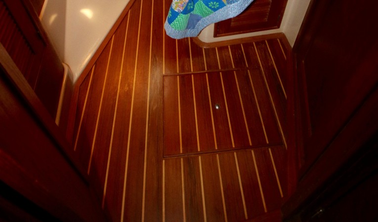 35 Island Packet Forward cabin