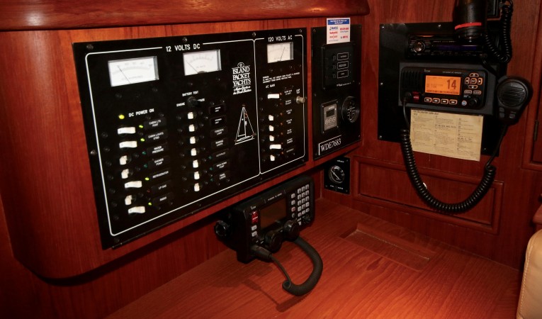 35 Island Packet Navigation table
