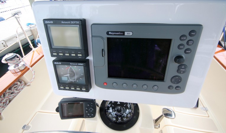 35 Island Packet Electronics in navpod