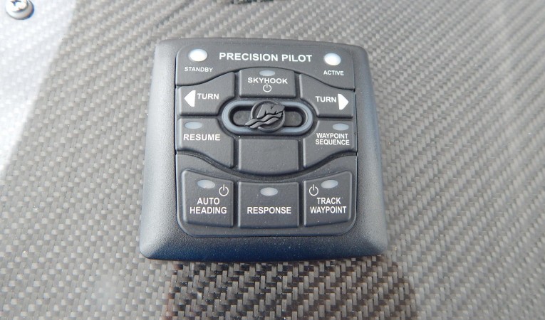 39 Cigarette Racing Skyhook