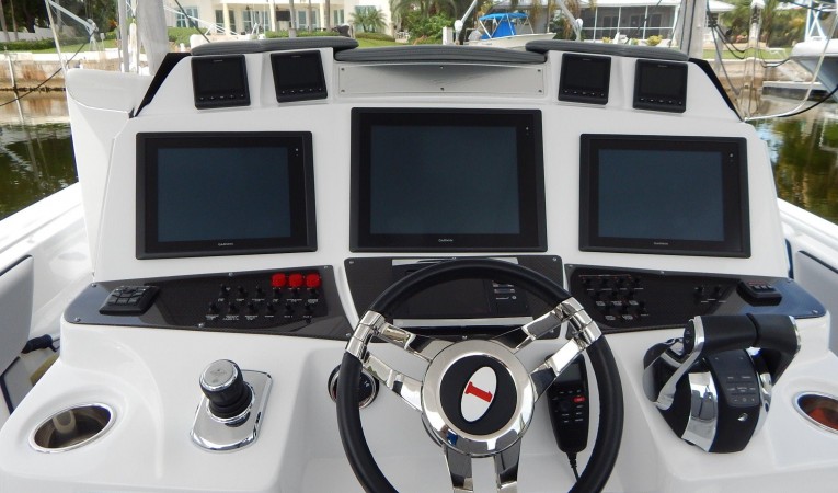 39 Cigarette Racing Controls