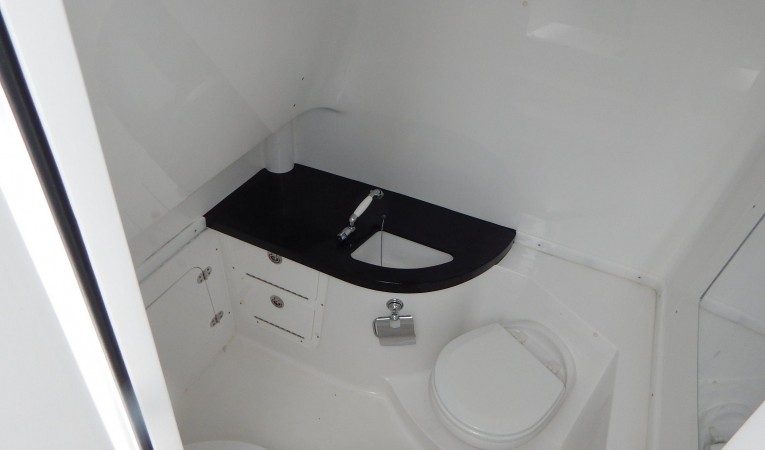 39 Cigarette Racing Head with Sink & Shower