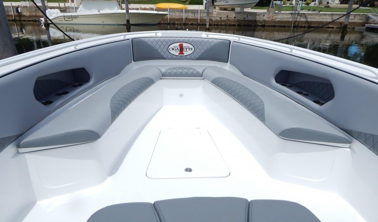 39 Cigarette Racing Forward Seating