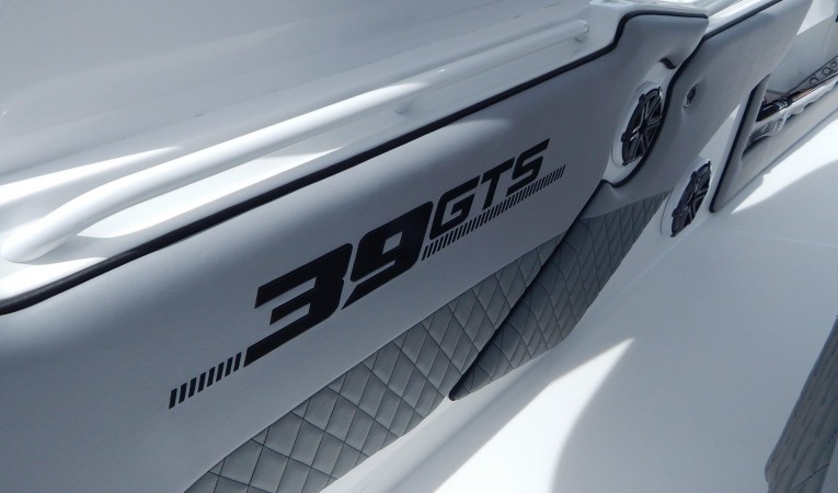 39 Cigarette Racing Bolsters