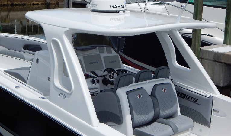 39 Cigarette Racing Forward Raked Hardtop