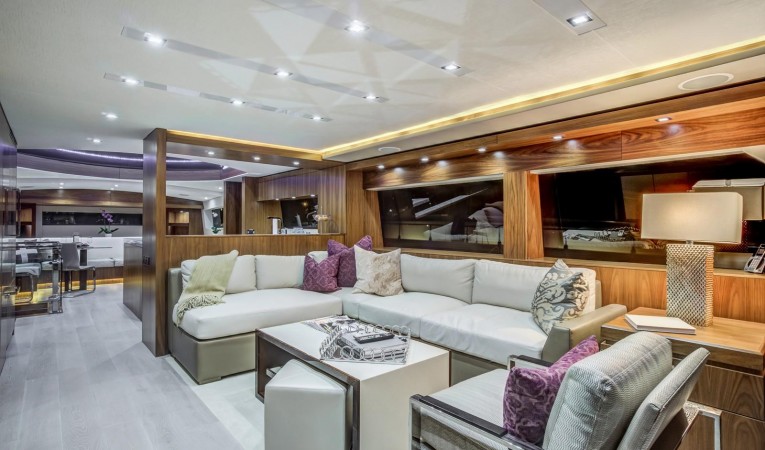75 Hatteras Main Salon