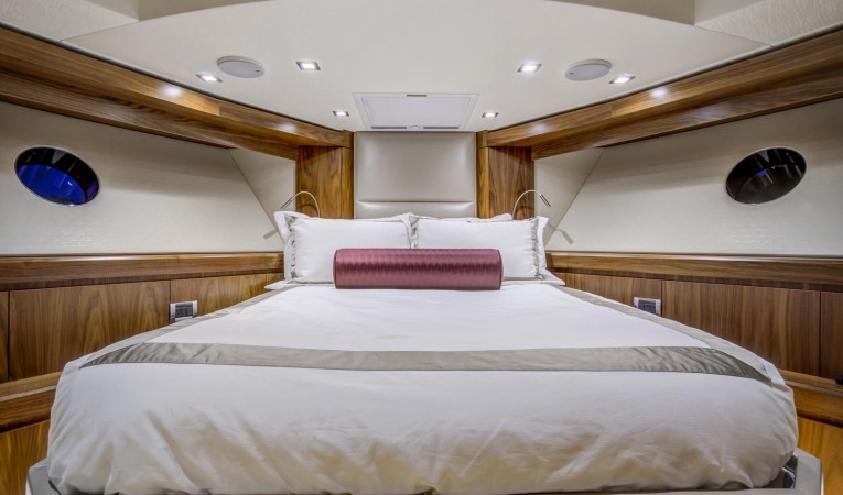 75 Hatteras Guest Stateroom 1
