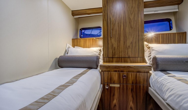 75 Hatteras Twin Stateroom #4