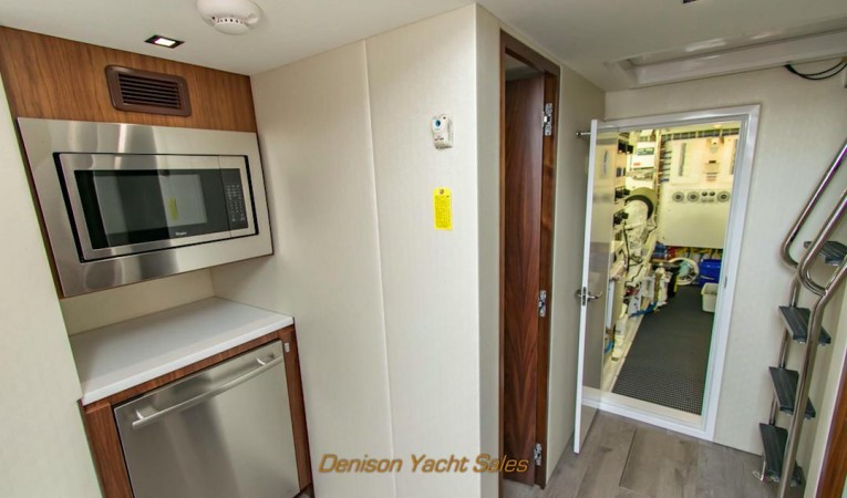 75 Hatteras Crew Cabin