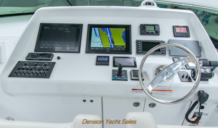 75 Hatteras Helm Station
