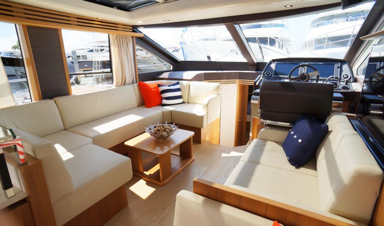 56 Absolute salon area