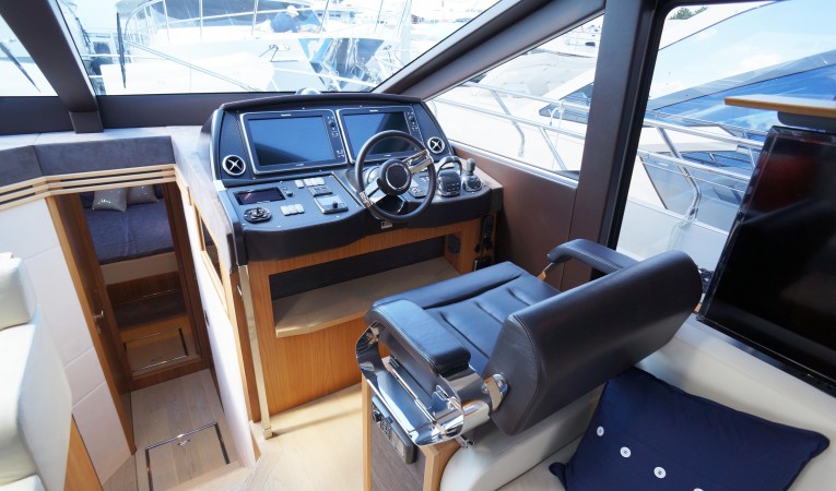 56 Absolute Helm station