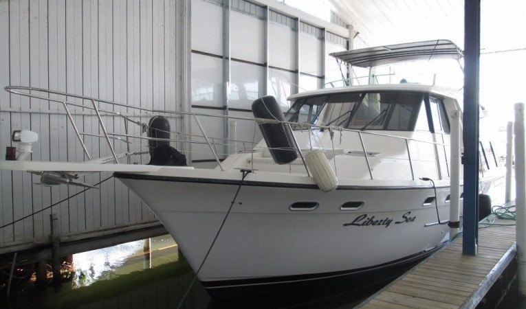 47 Bayliner Bow in covered well 2