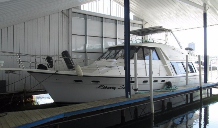 47 Bayliner Bow in covered well 3