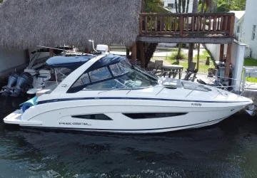 32' Regal 2015