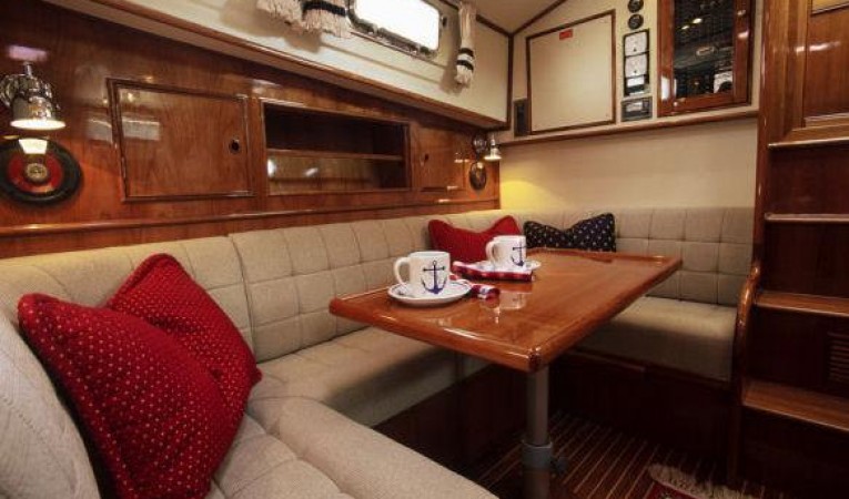 38 Grand Banks Manufacturer Provided Image: Saloon