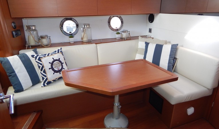 38 Beneteau 