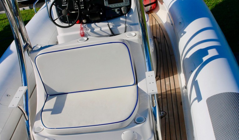 28 Gemini Beautiful Teak Decks!