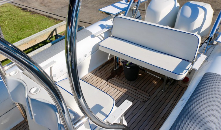 28 Gemini Seaating for 12