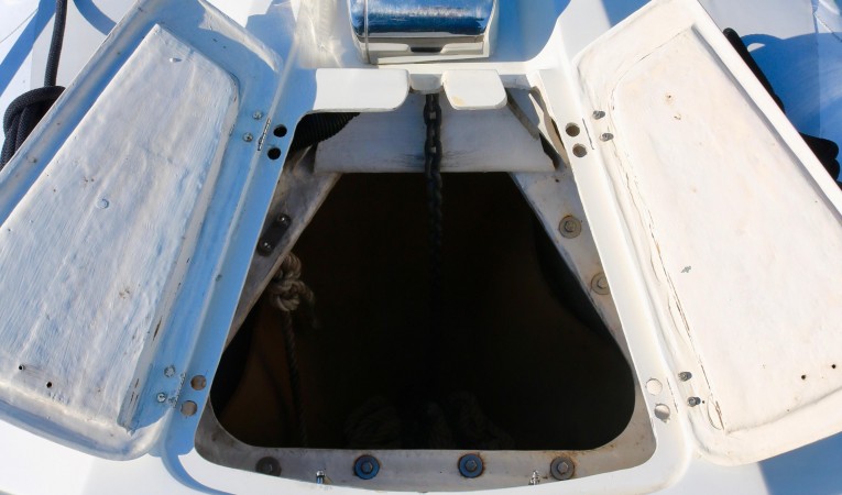 28 Gemini Huge chain locker