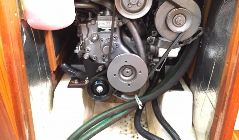 29 Hunter Yanmar Engine