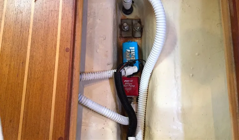 29 Hunter Clean & Dry Bilge