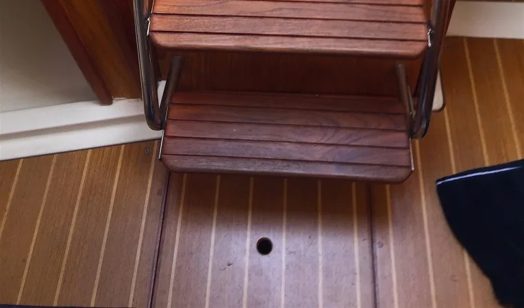 29 Hunter Salon Stairs