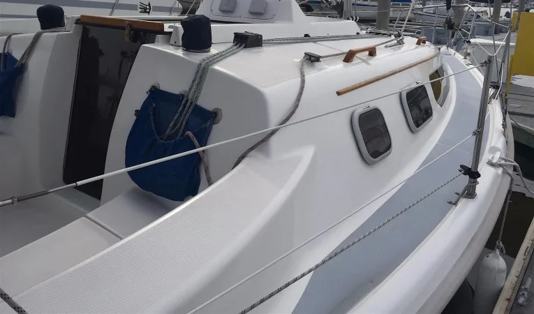 29 Hunter Starboard Side Detail