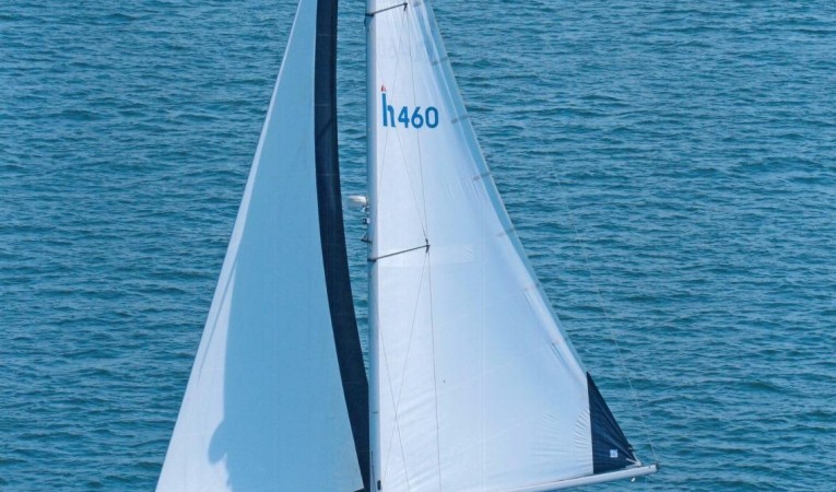 46 Hunter under sail