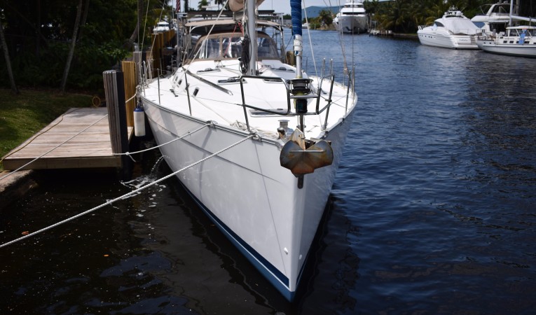 50 Beneteau Freshly waxed hull (April 2017)